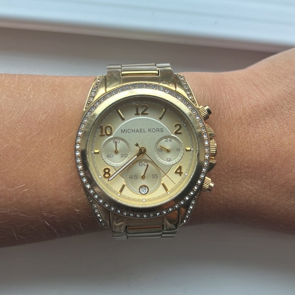 Gold Michael Kors Watch with studs - Picture 7 of 10